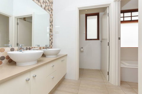 Il Grande Castello - Darwin Holiday 9