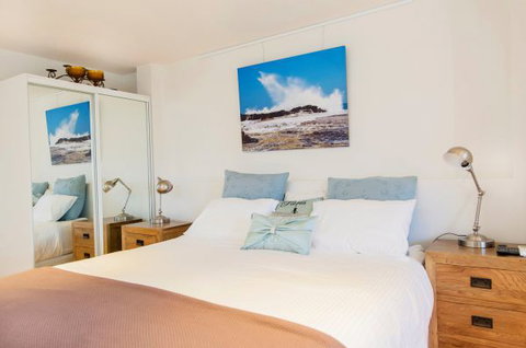 Buoys On Queens - Darwin Holiday 6