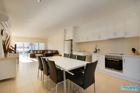 Unwind At 8 The Block Apartments Victor Harbor - Darwin Holiday 1