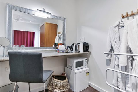 Barossa White House: The West Wing - Darwin Holiday 6