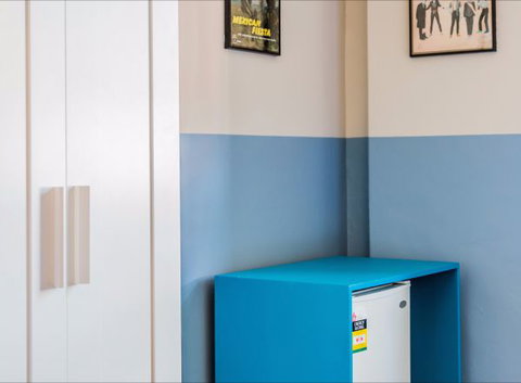 Darlo Bar At The Royal Sovereign Hotel - Darwin Holiday 4