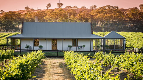 Brockenchack Vineyard Bed & Breakfast - Darwin Holiday 0