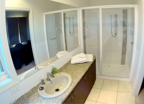 Shamore Apartments - Eleventh Street - Darwin Holiday 9