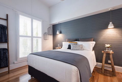 102 On Strath - Darwin Holiday 1