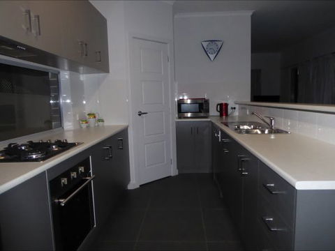 Adelaide Holiday House - Darwin Holiday 6