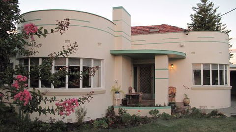 B&B Wodonga - Art Deco Accommodation - Darwin Holiday 0
