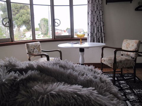 B&B Wodonga - Art Deco Accommodation - Darwin Holiday 1