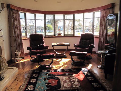 B&B Wodonga - Art Deco Accommodation - Darwin Holiday 5