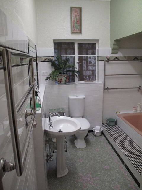 B&B Wodonga - Art Deco Accommodation - Darwin Holiday 8