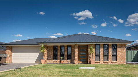 Barossa Family Holiday Home - Darwin Holiday 3