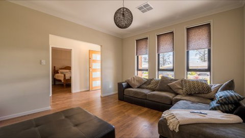 Barossa Family Holiday Home - Darwin Holiday 4