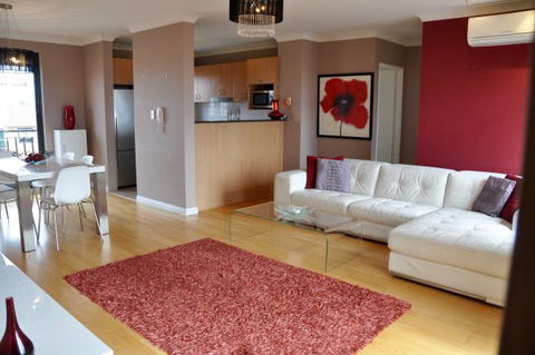 Best Apartment In The Heart Of Sydney’s Little Italy - Darwin Holiday 0