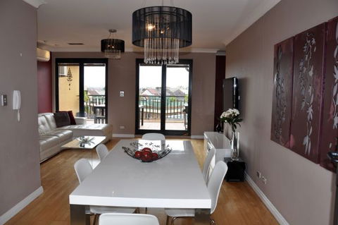Best Apartment In The Heart Of Sydney’s Little Italy - Darwin Holiday 1