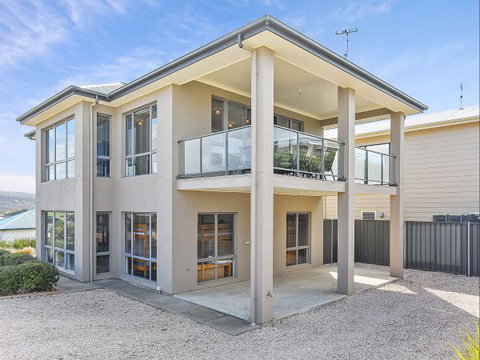 BEAUMONT HOUSE - Darwin Holiday 1