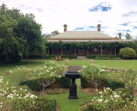 Clifton House And Gardens: Farm Stay Accommodation - Darwin Holiday 0