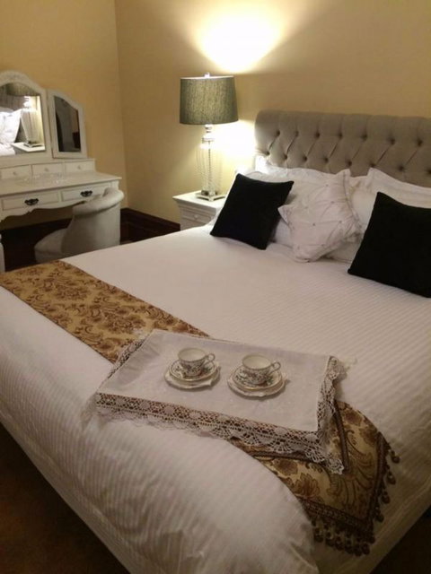 Clifton House And Gardens: Farm Stay Accommodation - Darwin Holiday 1