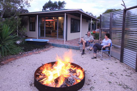 Coorong Cabins - Darwin Holiday 6