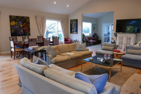 Fernhill Chestnut Farm - Darwin Holiday 3