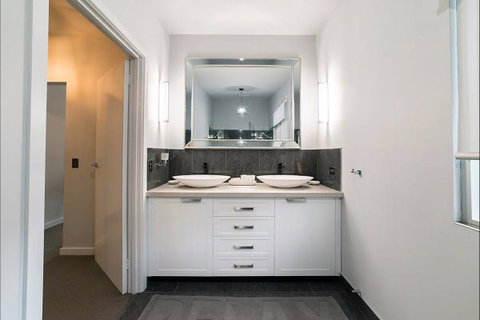 Icon Central Halls Gap - Darwin Holiday 5