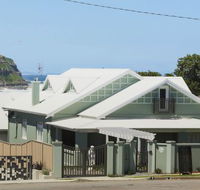 Merewether Beach House B and B - Darwin Holiday
