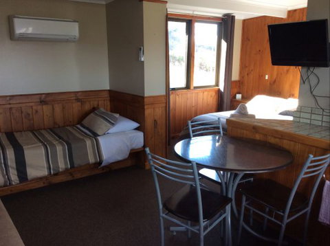 Mole Creek Cabins - Darwin Holiday 7