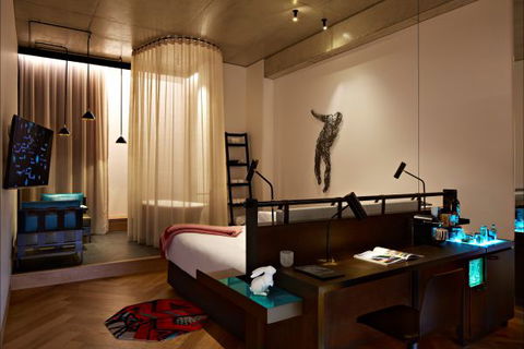 QT Melbourne - Darwin Holiday 0