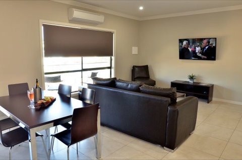 Renmark Holiday Apartments - Darwin Holiday 5