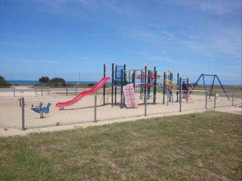 Samuel's Shack - Darwin Holiday 1