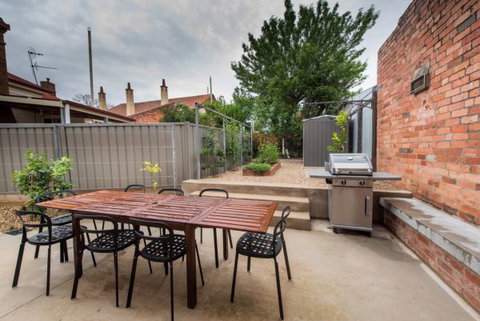 The Bright House - Darwin Holiday 4