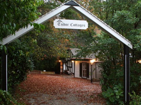 Tudor Cottages Mount Dandenong - Darwin Holiday 2