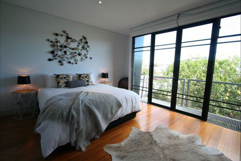 Two Five Zero / Richmond - Darwin Holiday 0