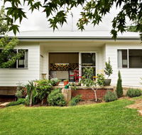 Young Garden Retreat - Darwin Holiday