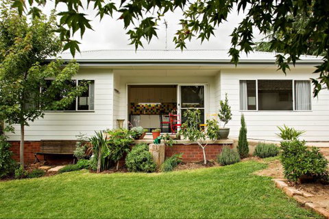 Young Garden Retreat - Darwin Holiday 0