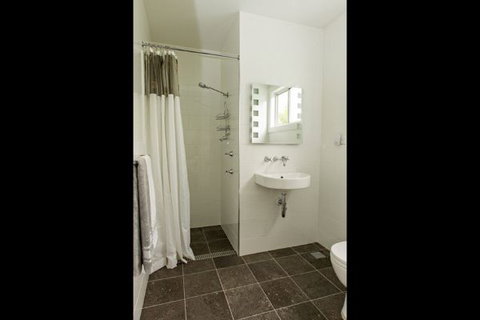 Young Garden Retreat - Darwin Holiday 2