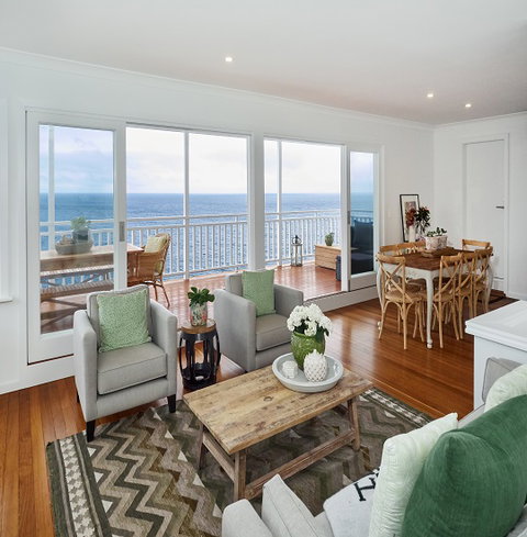 BetinaKing - Darwin Holiday 0