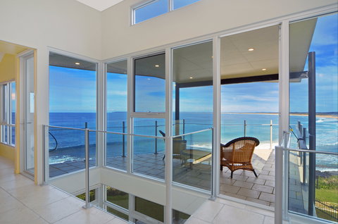 Albatross - Darwin Holiday 0