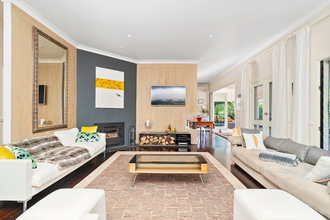 Bellbird - Darwin Holiday 4