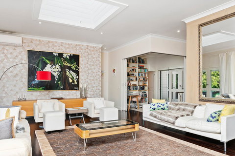 Bellbird - Darwin Holiday 5