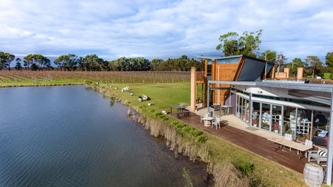 Bettenay's Lakeside Chalets And Luxury Spa Apartment - Darwin Holiday 7