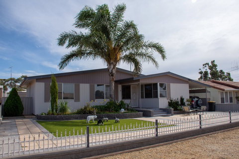 Chrissie's Palace - Darwin Holiday 0