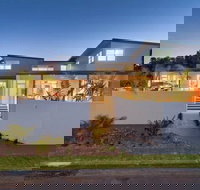 Clique Two - Darwin Holiday