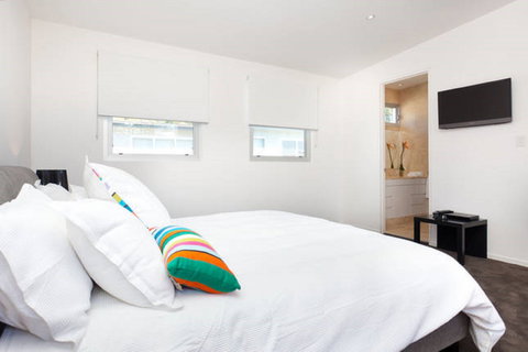 Clique Two - Darwin Holiday 3