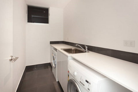 Clique Two - Darwin Holiday 8