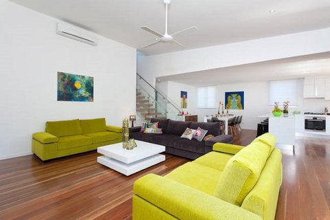 Clique Two - Darwin Holiday 9