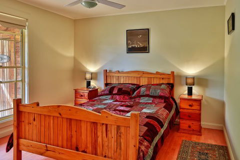 Coach House Hill Cottage - Darwin Holiday 2