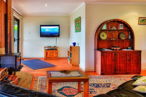Coach House Hill Cottage - Darwin Holiday 4