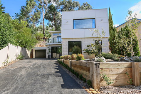 Divine - Darwin Holiday 0