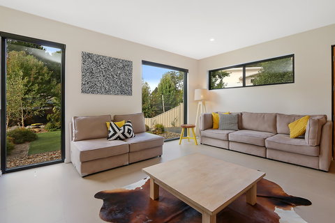 Divine - Darwin Holiday 3