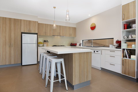 Divine - Darwin Holiday 4