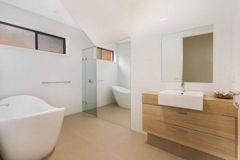 Divine - Darwin Holiday 6